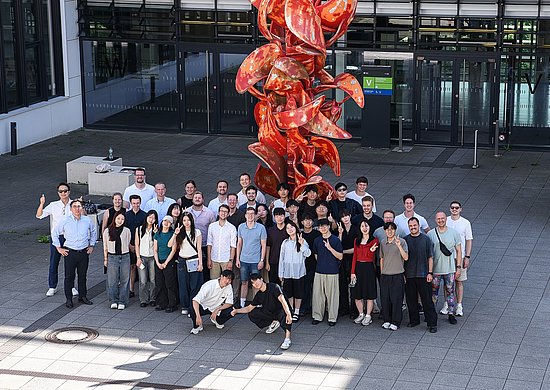 Gruppenbild KoPro 2026 vor dem Gebäude VW